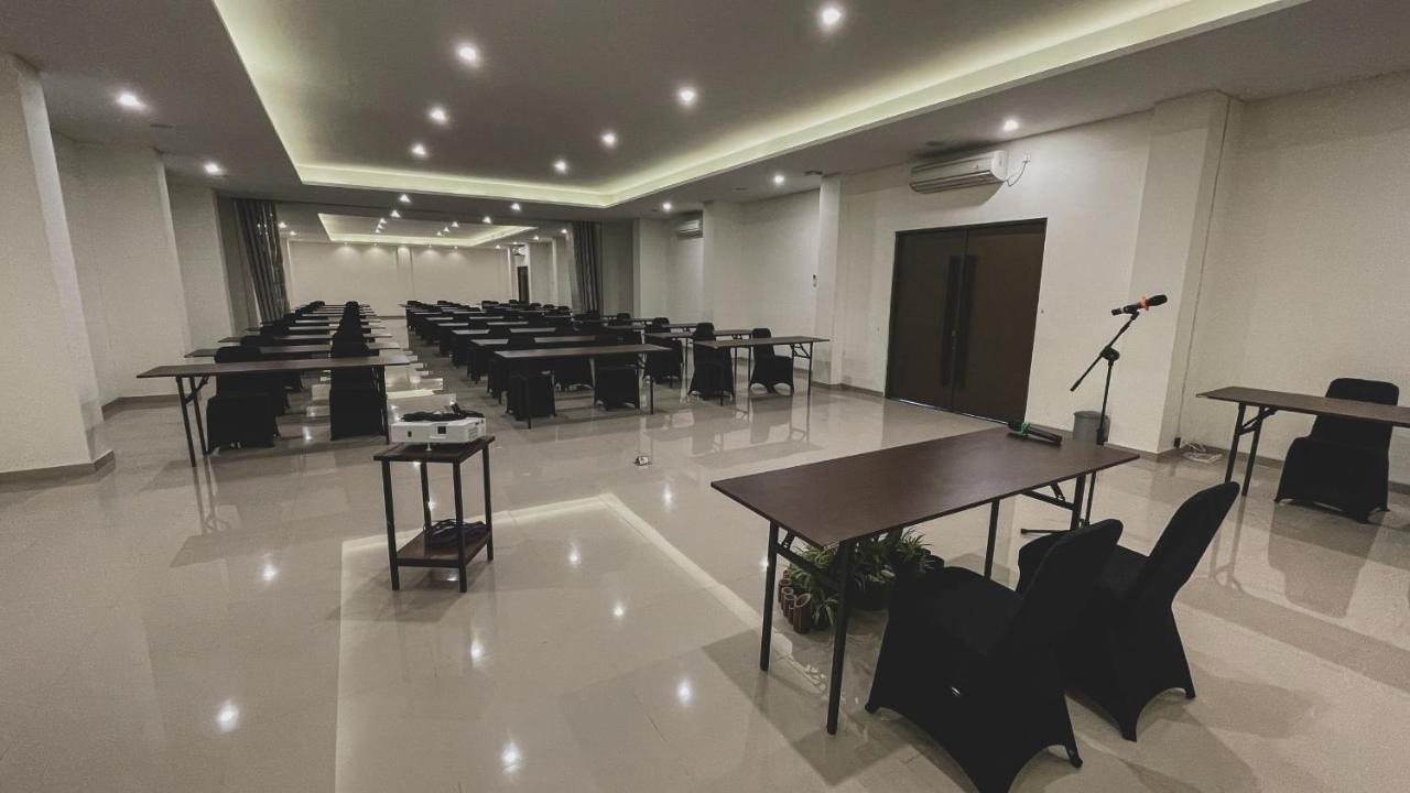 Lpp Garden Hotel Maguwo ภายนอก รูปภาพ
