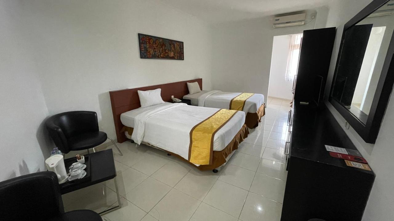 Lpp Garden Hotel Maguwo ภายนอก รูปภาพ